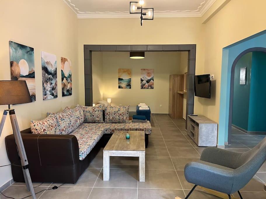 פיראוס Spacious And Beautiful House מראה חיצוני תמונה
